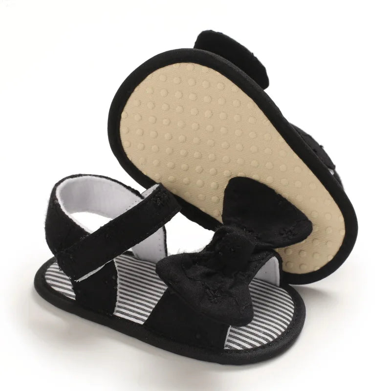 kidsely-baby-wearing-black-bow-sandals