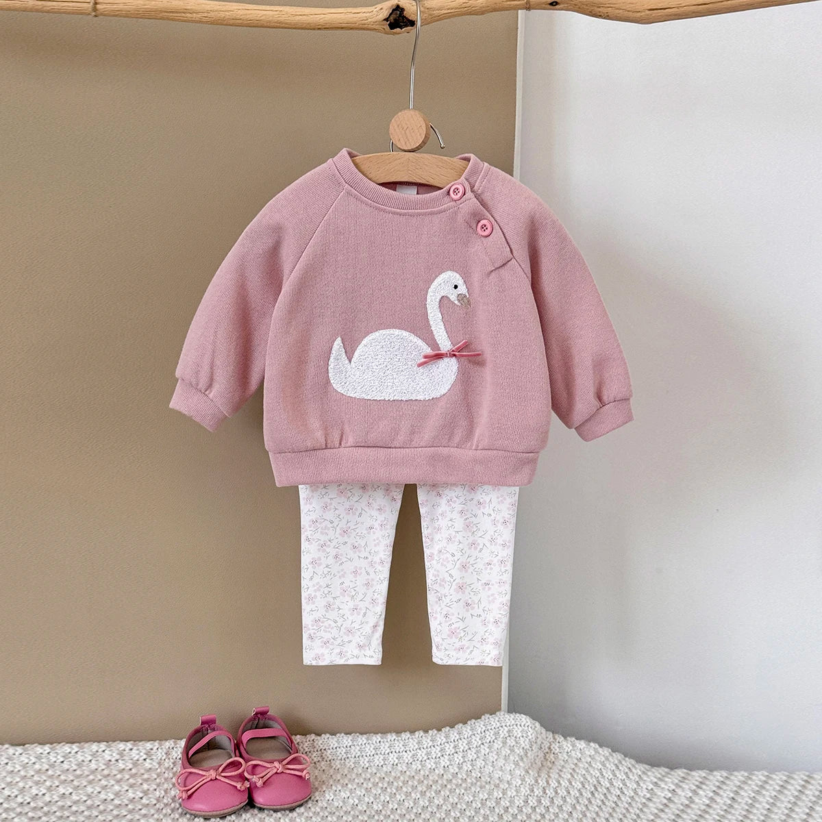 Baby Girl Swan Embroidery Pullover & Floral Print Leggings Outfit Set (6M-3T)