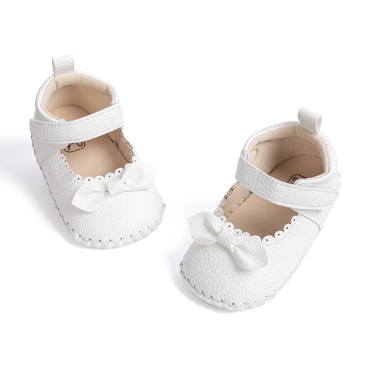 White baby girl Mary Jane princess shoes with scalloped edges and bowknot for infants 0-18 months.