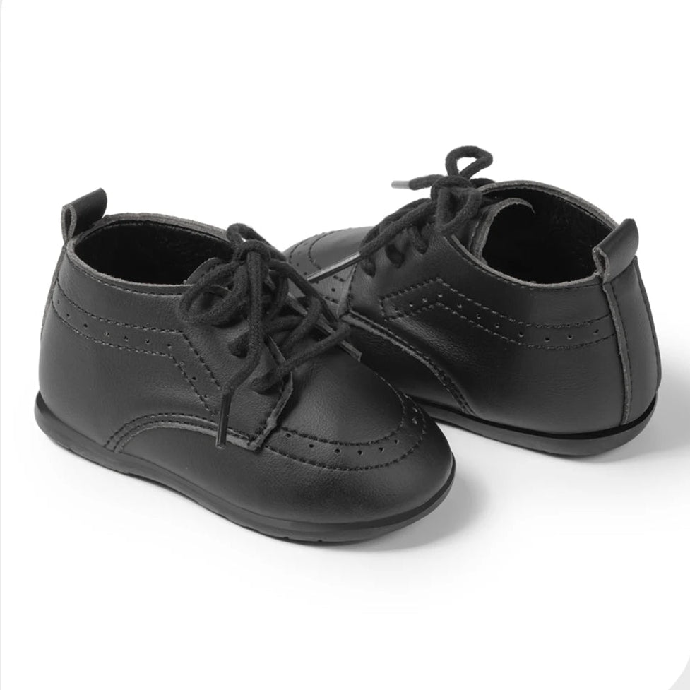 Side-by-side view of Kidsely black smooth faux leather toddler brogue oxfords with traditional black cotton shoelaces.