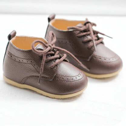 Side-by-side view of Kidsely brown textured faux leather toddler brogue oxfords with dark brown shoelaces.