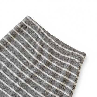 Close-up of the comfortable elastic waistband and ribbed fabric texture on the grey and white striped baby pull-on pants.