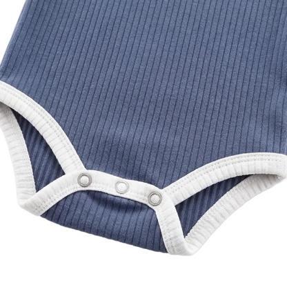 Kidsely functional design: Detailed view of the bottom snap closure with heavy-duty nickel-free snaps and reinforced white binding.